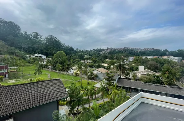 Apartamento para locação no bairro Carvoeira em Florianópolis