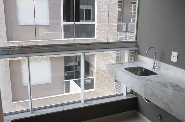 Apartamento diferenciado de 01 dormitório, semi mobiliado ao lado da UFSC e Shopping Villa Romana.