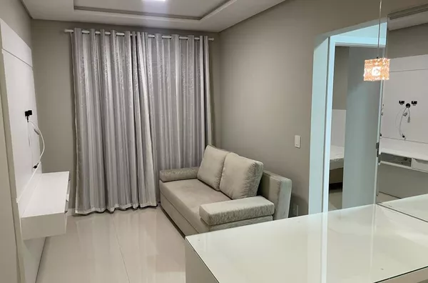 Apartamento diferenciado de 01 dormitório, semi mobiliado ao lado da UFSC e Shopping Villa Romana.