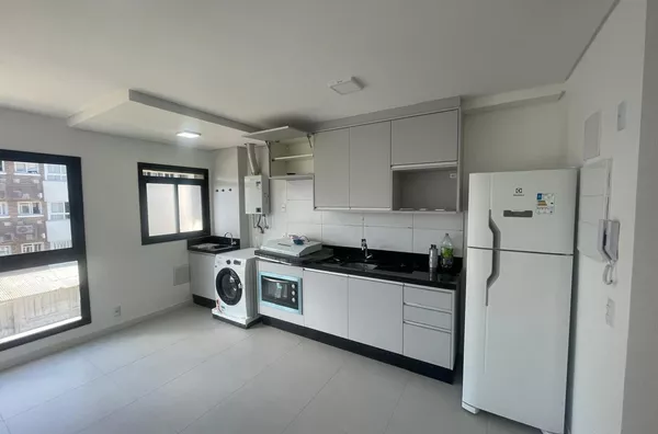 COMPLETA IMÓVEIS ALUGA APARTAMENTO DE 01 DORMITÓRIO  MOBILIADO TRINDADE UFSC