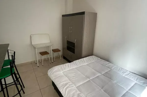 COMPLETA IMÓVEIS ALUGA KITINETE MOBILIADA NO CÓRREGO GRANDE.
