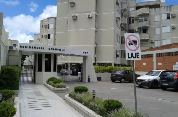 Apartamento 02 dormitórios, reformado, 02 banheiros, cozinha completa na Trindade