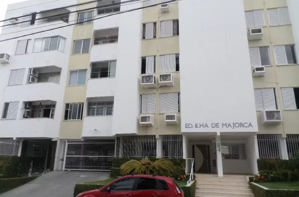 Apartamento 01 dormitório com garagem na Trindade, reformado