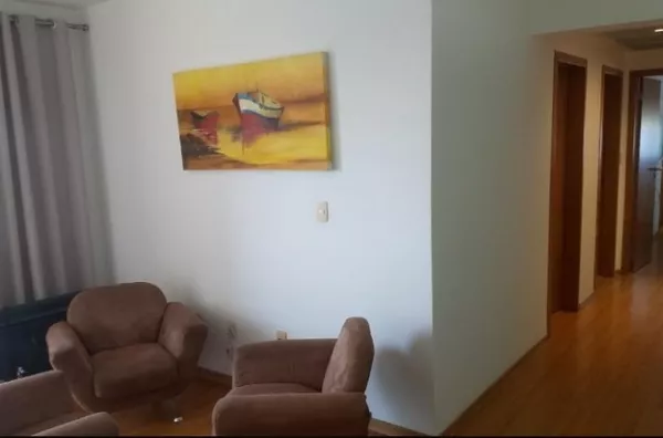 Na Geral de Coqueiros Excelente apartamento de três dormitórios