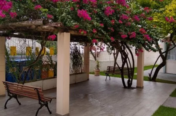 KITNET AMPLA COM GARAGEM AO LADO DA UFSC