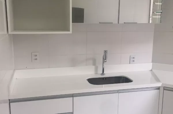 Apartamento 02 dormitórios, reformado, 02 banheiros, cozinha completa na Trindade