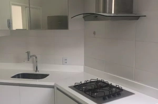 Apartamento 02 dormitórios, reformado, 02 banheiros, cozinha completa na Trindade