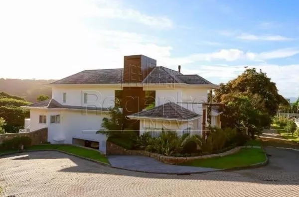 Linda Casa no Corrego Grande