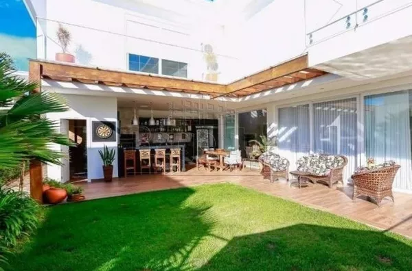 Linda Casa no Corrego Grande