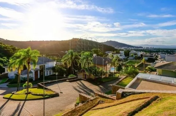 Linda Casa no Corrego Grande