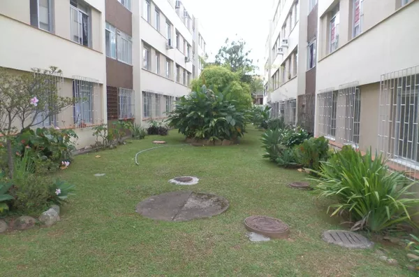 Apartamento 03 dormitórios, reformado, mobiliado no coração da Trindade