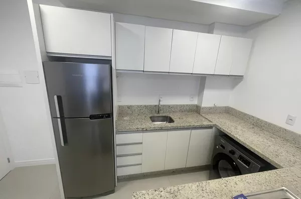 Studio novo finamente mobiliado, com garagem  na Trindade, próximo da UFSC.