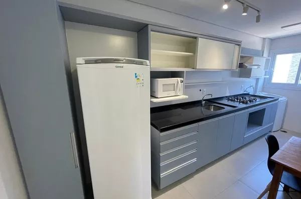 Lindo studio mobiliado, com garagem na Trindade, ao lado da UFSC.
