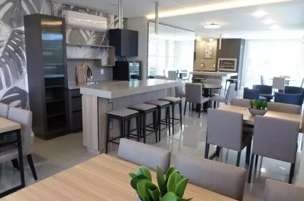 COMPLETA IMÓVEIS VENDE - APARTAMENTO DE 02 DORMITÓRIOS E 02 VAGAS DE GARAGEM TRINDADE UFSC