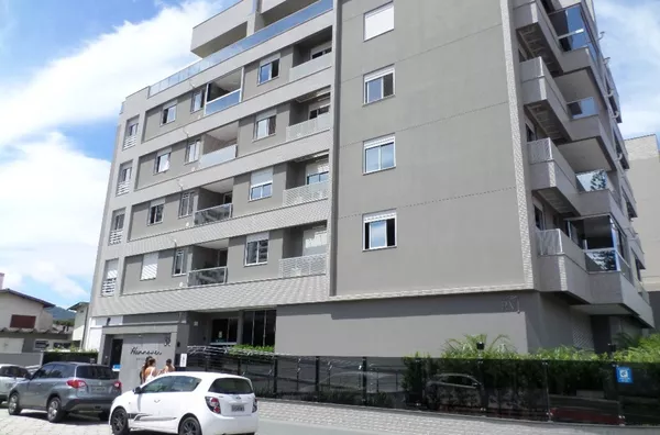 Apartamento diferenciado de 01 dormitório, semi mobiliado ao lado da UFSC e Shopping Villa Romana.