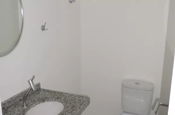 Sala comercial, no coração da Trindade disponível para venda! 