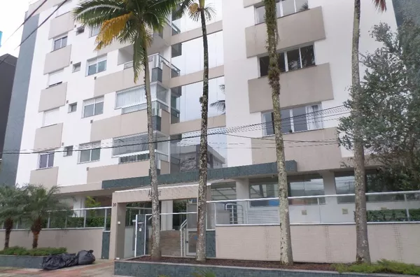 EXCELENTE APARTAMENTO MOBILIADO, RUA TRANQUILA, NO CORAÇÃO DA TRINDADE 