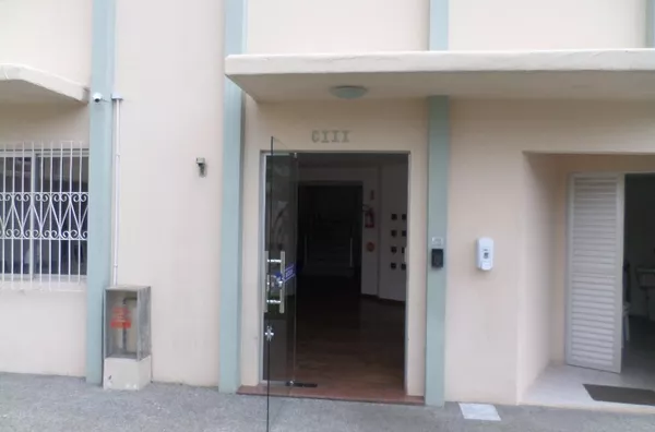 KITNET AMPLA COM GARAGEM AO LADO DA UFSC