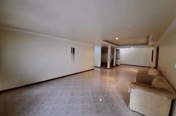 Excelente casa comercial no bairro Pantanal, prox. a UfSc e Eletrosul.