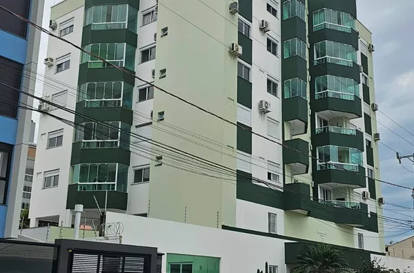 COMPLETA IMÓVEIS VENDE  - APARTAMENTO DE 03 DORMITÓRIOS E 01 VAGAS DE GARAGEM NA TRINDADE  UFSC