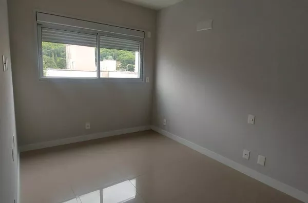 Apartamento à Venda de 3 Quartos no Itacorubi