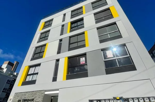 COMPLETA IMÓVEIS ALUGA APARTAMENTO DE 01 DORMITÓRIO  MOBILIADO TRINDADE UFSC