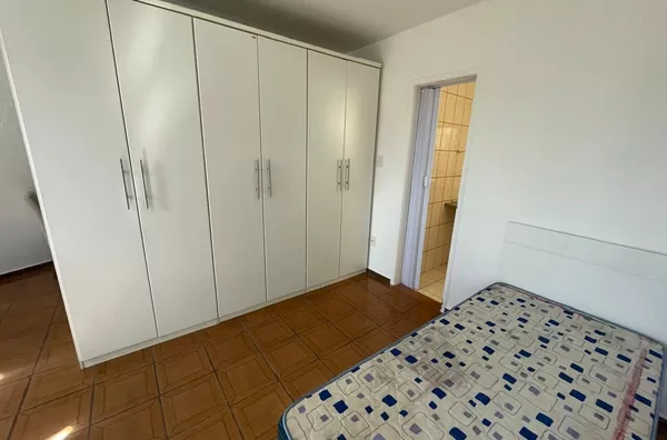 KITNET AMPLA COM GARAGEM AO LADO DA UFSC