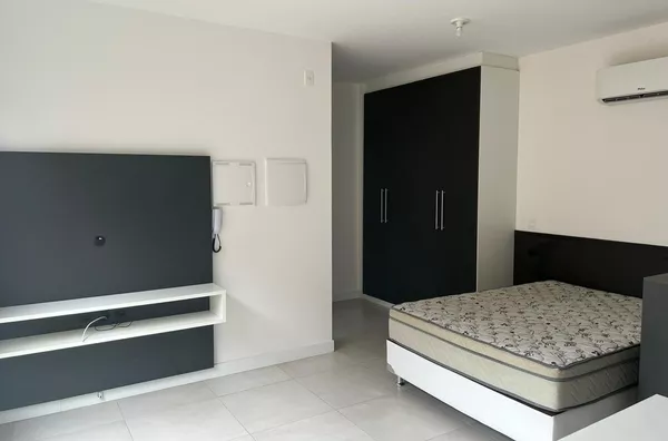 Studio a 50 m do Hospital Universitário com garagem