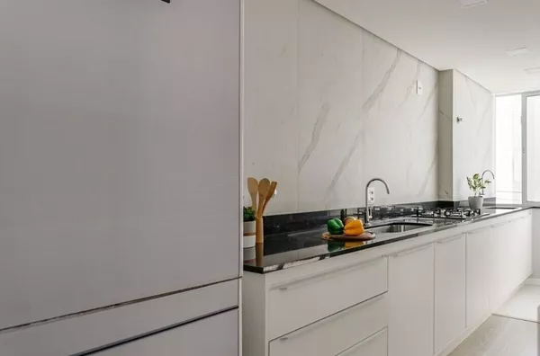 COMPLETA IMÓVEIS VENDE - APARTAMENTO DE 02 DORMITÓRIOS E 01 VAGA DE GARAGEM NA TRINDADE.