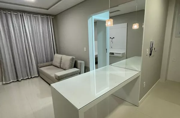 Apartamento diferenciado de 01 dormitório, semi mobiliado ao lado da UFSC e Shopping Villa Romana.