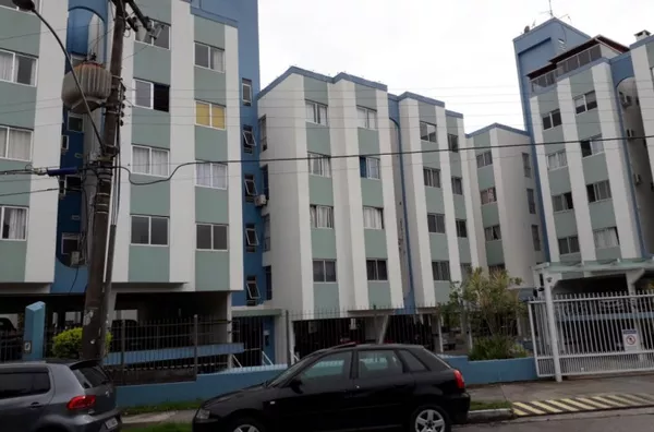 Apartamento de 02 dormitórios com garagem no Itacorubi