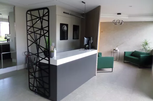 Apartamento 02 dormitórios sendo (01 suíte), no coração da Trindade.