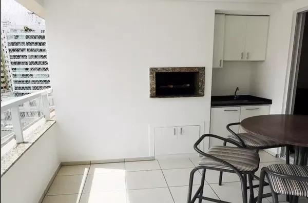 OPORTUNIDADE NO CENTRO DE BALNEÁRIO CAMBORIÚ  01 SUÍTE + 01 DORMITÓRIO