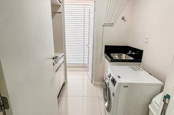 Apartamento De 03 Suítes na Av. Central De Balneário Camboriú