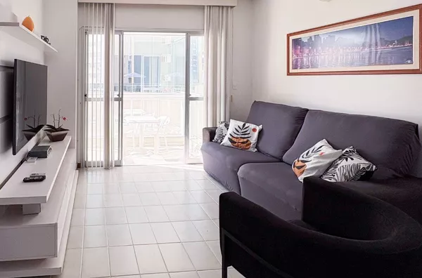 LOCAÇÃO ANUAL APARTAMENTO 02 DORMITÓRIOS MOBILIADO QUADRA MAR CENTRO DE BALNEÁRIO CAMBORIÚ