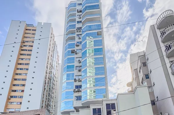 LOCAÇÃO ANUAL APARTAMENTO 02 DORMITÓRIOS MOBILIADO QUADRA MAR CENTRO DE BALNEÁRIO CAMBORIÚ