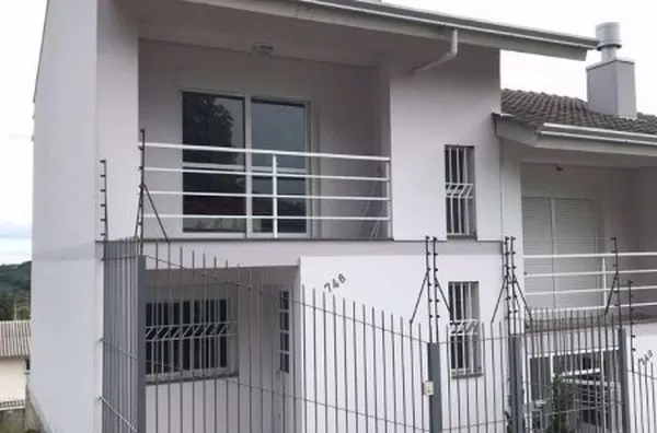 SOBRADO SEMI MOBILIADO