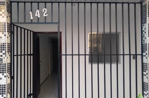 Alugo apartamento térreo na Cidade 2000