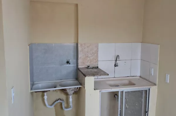 Apto na Qd 16, Cidade 2000