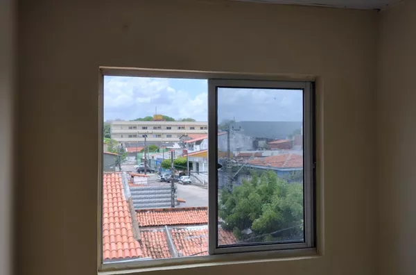 Apto na Qd 16, Cidade 2000