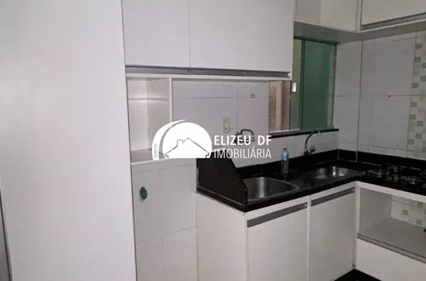 Aluga-se apartamento 2 quartos reformado no QE 40 Polo de Modas