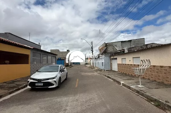 Elizeu DF Imobiliária aluga casa na QR 103 com 3 quartos, Santa Maria