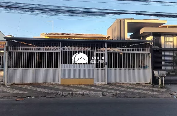 Elizeu DF Imobiliária vende casa com 3 quartos sendo 1 suíte, Taguatinga Sul
