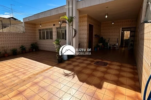 Elizeu DF Imobiliária vende casa na QSD 25 de Taguatinga com 4 quartos