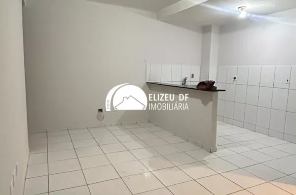 Elizeu DF Imobiliária vende apartamento com 2 quartos na QE 40 Rua 24