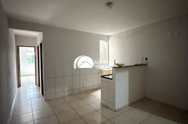 Aluga-se Ótimo apartamento 2 quartos reformado no QE 40 Polo de Modas