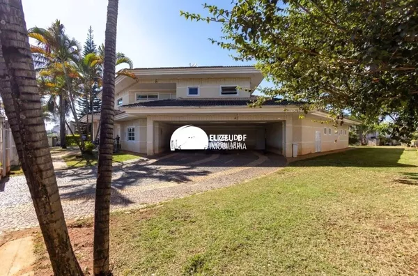 Excelente casa planejada a venda no Parkway Oportunidade  