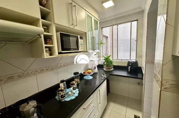 Elizeu Df Imobiliária vende excelente apartamento no Edificio Mediterranée 
