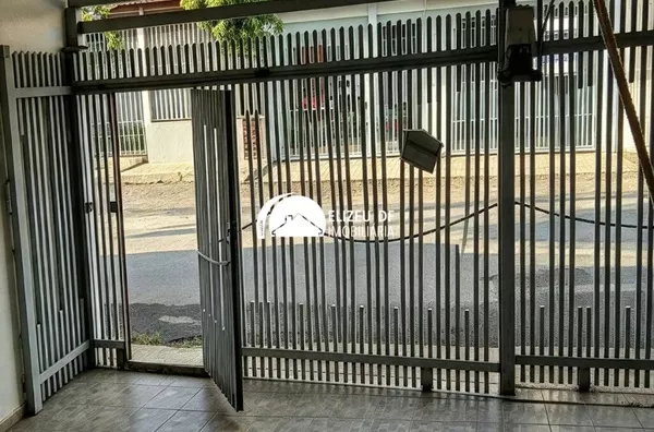 Elizeu Imóveis vende casa com 3 quartos na QE 38 do Guará 