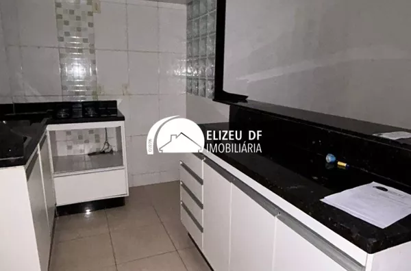Aluga-se apartamento 2 quartos reformado no QE 40 Polo de Modas